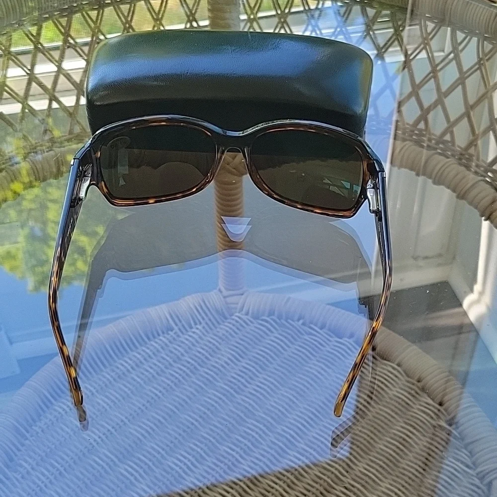 Womens tortoise rectangular sunglass readers 1.5x magnification and case